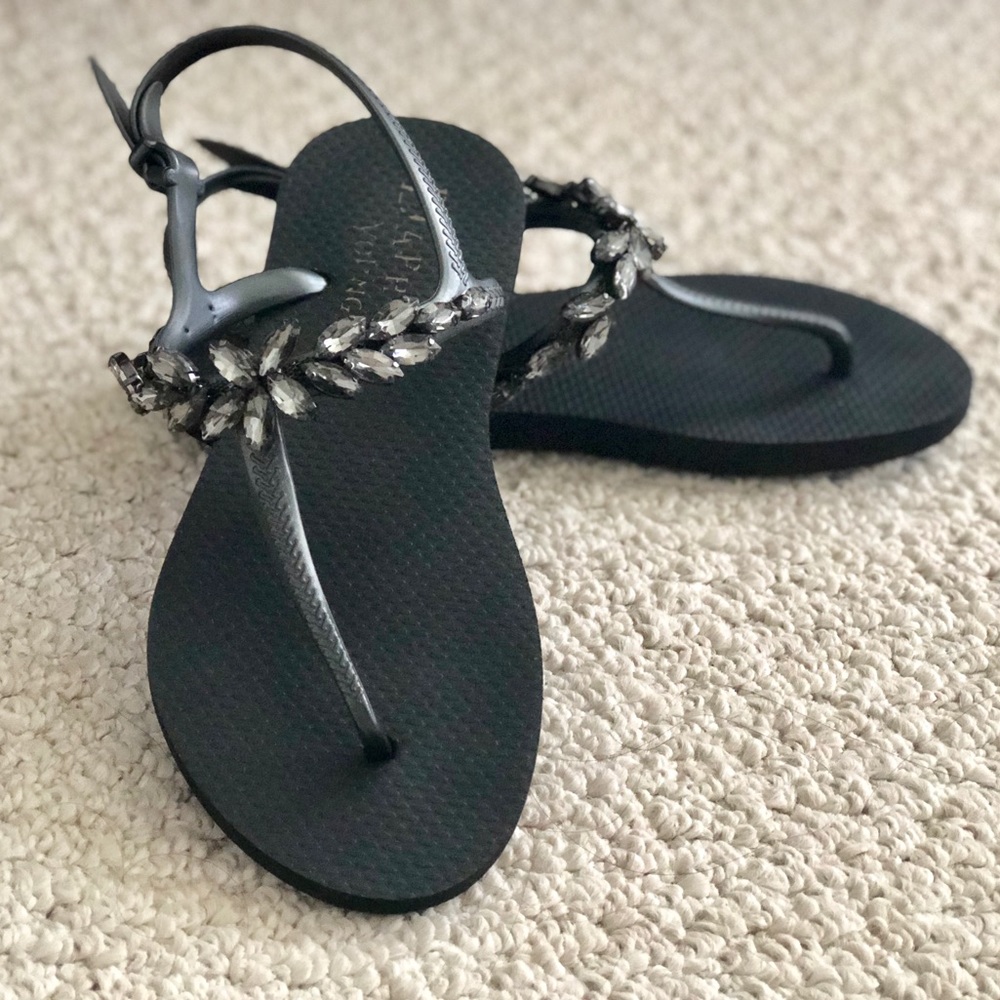 Sparkling black sandals!